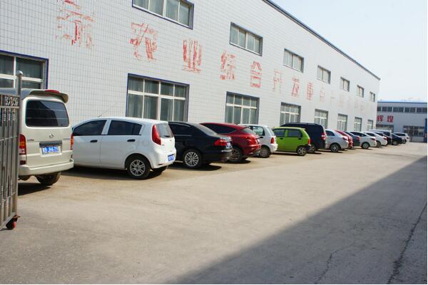 W66利来官网公司内部停车场