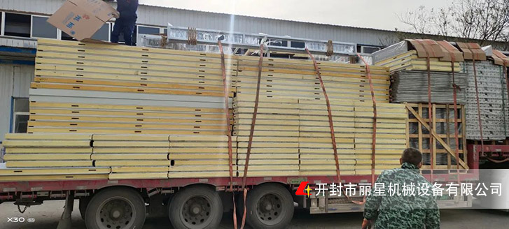 W66利来官网机械发货两套设备，装车现场图片