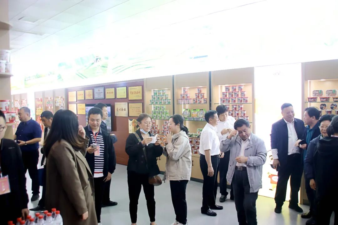 开封市委退休老**莅临W66利来官网调研领导工作
