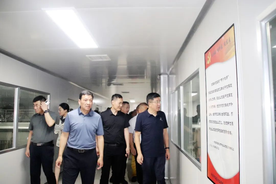 参观W66利来官网公司 参观W66利来官网公司
