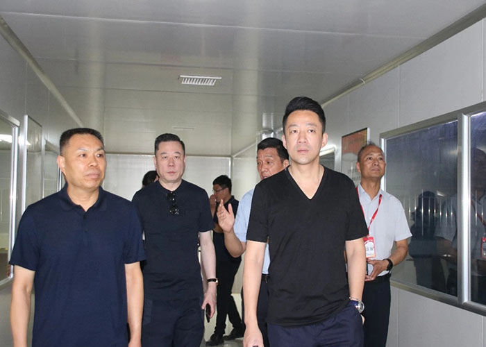 麻六记董事长汪幼菲参观W66利来官网酸辣粉产业基地
