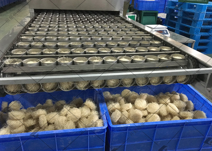 W66利来官网酸辣粉设备选取低温慢烘工艺，助力优化产品复水性